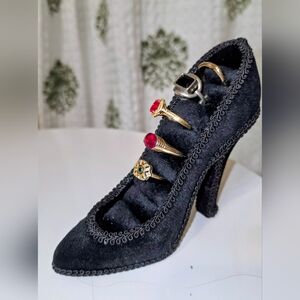 & Other Stories Black Velvet Shoe Ring Holder